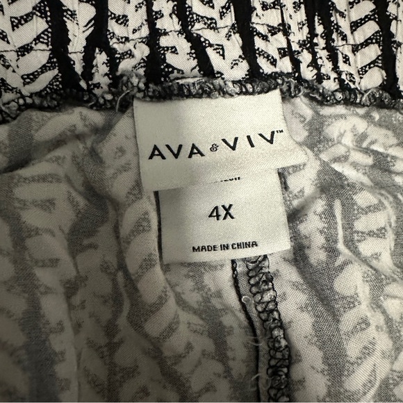 Ava & Viv black and white floral pull-on short with drawstring waist, size 4X - Picture 2 of 5
